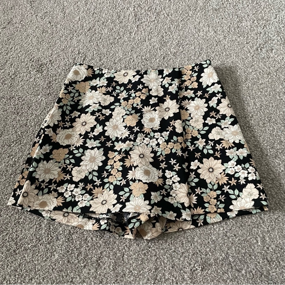 3/$45 Ardene Floral Skort